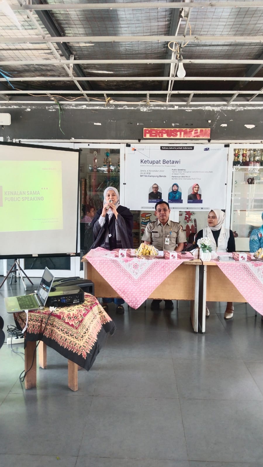 Ketupat Betawi Ketemu Pemustaka Bersama Tim Wisata Literasi Di RPTRA Kampung Benda